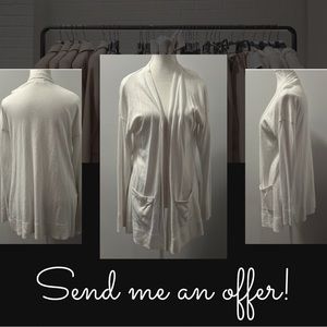 Woman’s White Cardigan With Pockets